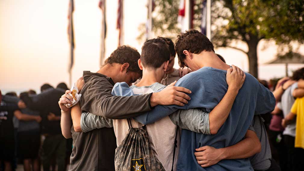 students praying