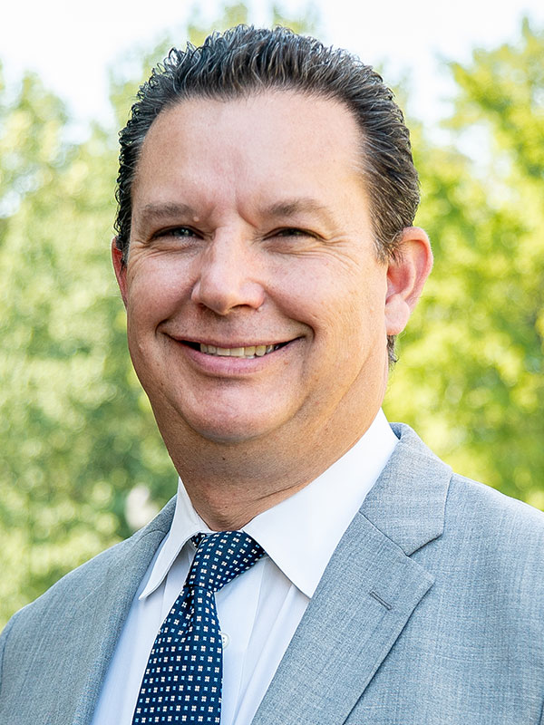 负责学术事务的副校长 Collin Messer