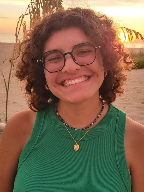 纳塔莉亚特立尼达